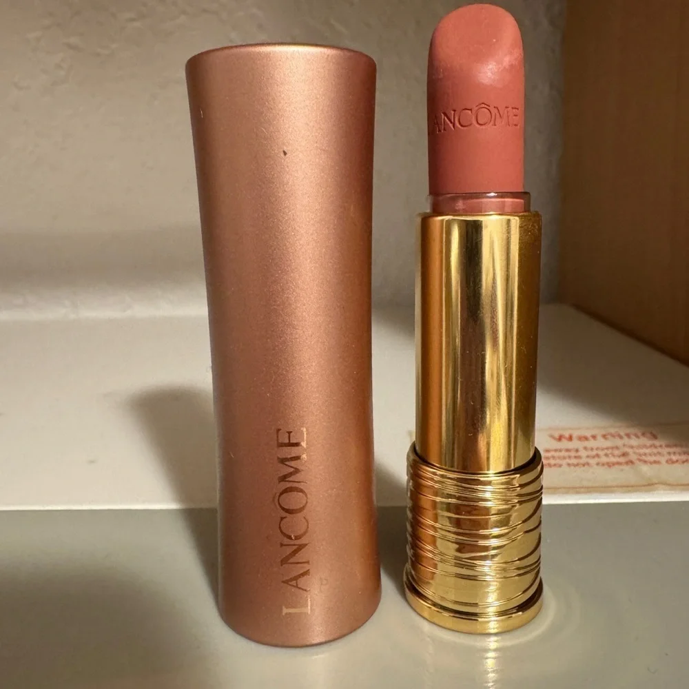 L’absolu rouge intimate soft matte lipstick
